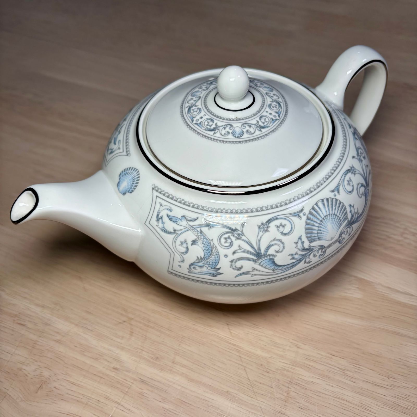 美品】ウェッジウッド ドルフィンホワイト ティーポット - メルカリ