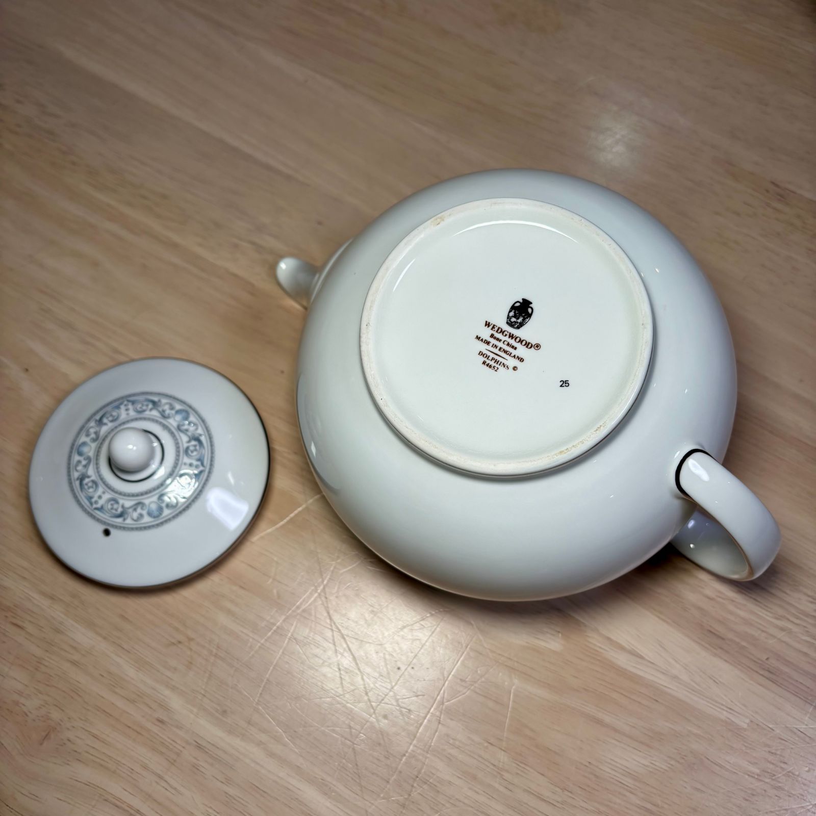 美品】ウェッジウッド ドルフィンホワイト ティーポット - メルカリ