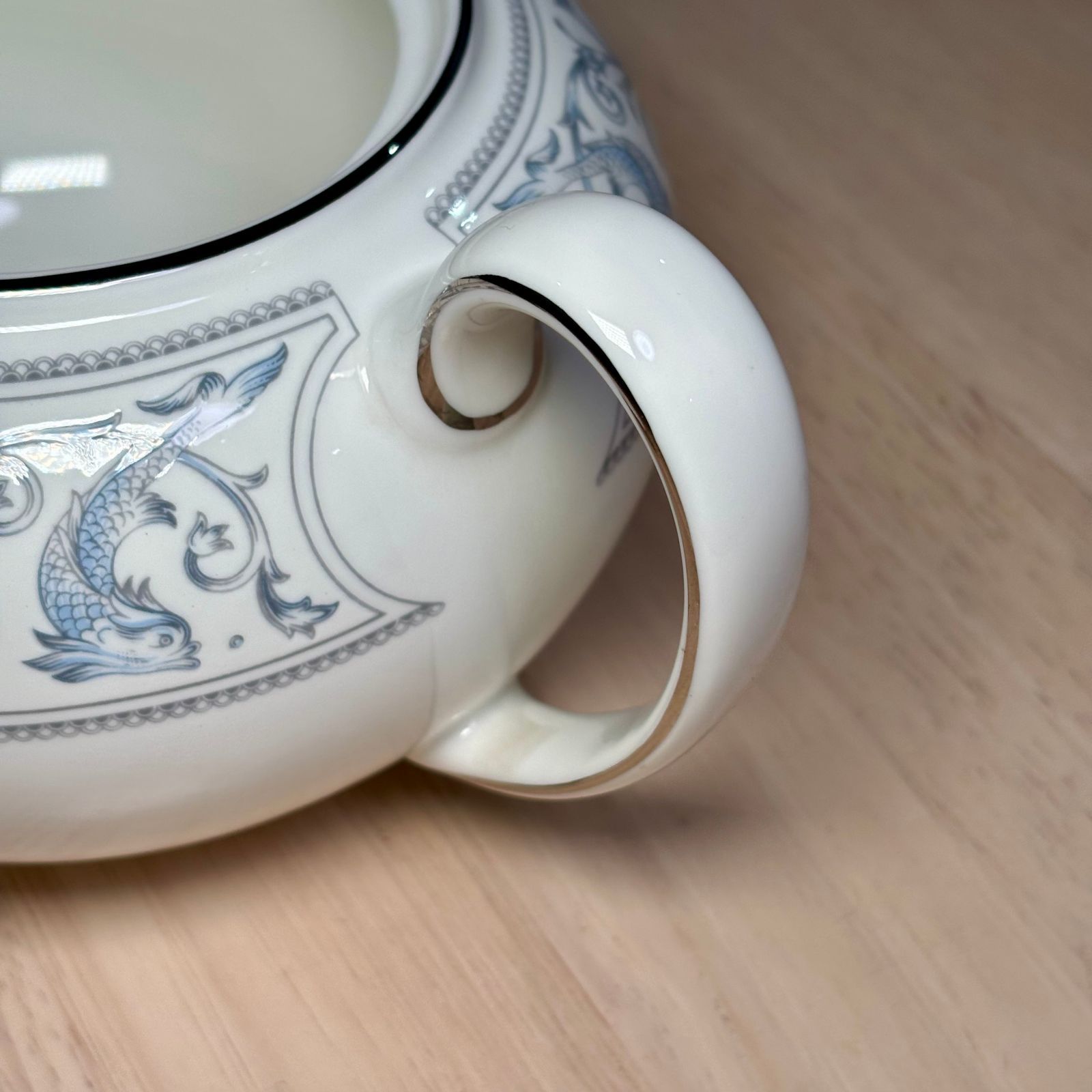 美品】ウェッジウッド ドルフィンホワイト ティーポット - メルカリ