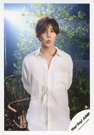 中古】生写真(ジャニーズ) Hey! Say! JUMP/山田涼介/膝上・衣装白