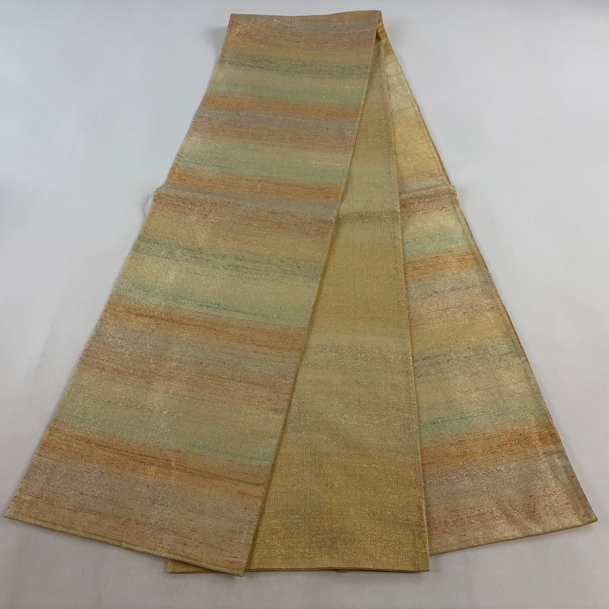 美品】 袋帯 逸品 桝屋高尾 落款 ねん金綴錦 関西仕立て 七彩霞文 金糸