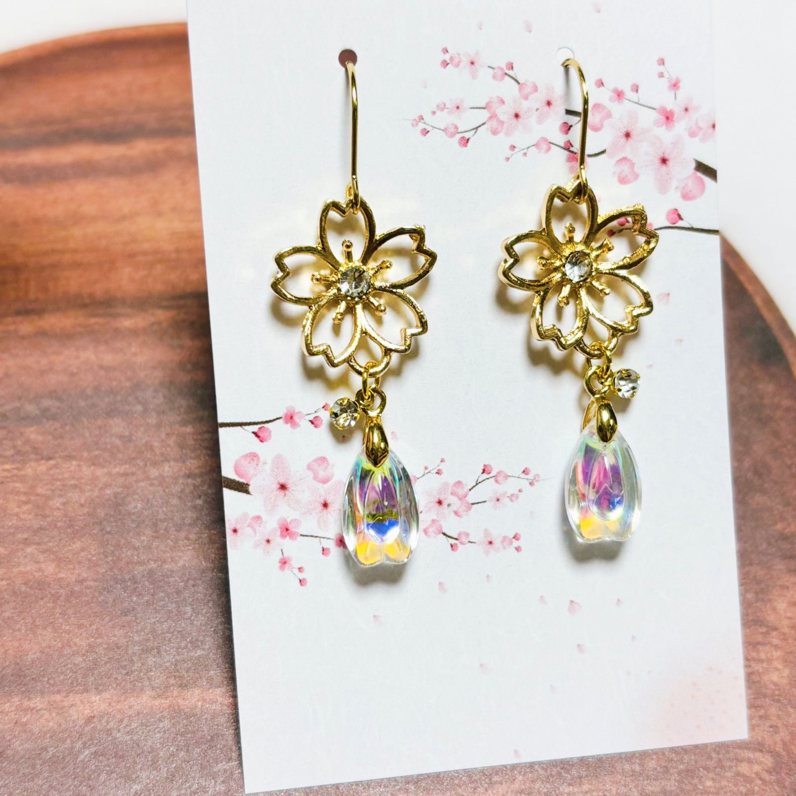 桜のピアス/イヤリング ハンドメイド ※チャーム/キーホルダー変更も