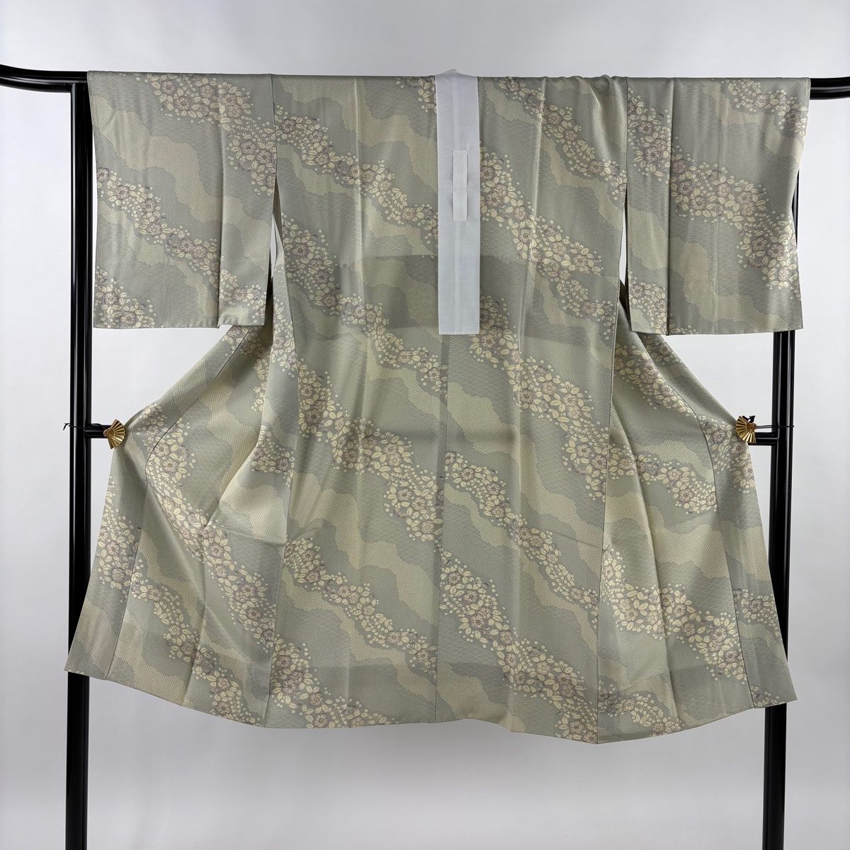 美品】 長襦袢 身丈125cm 裄丈66cm M 草花 有職文様 灰緑 正絹 秀品