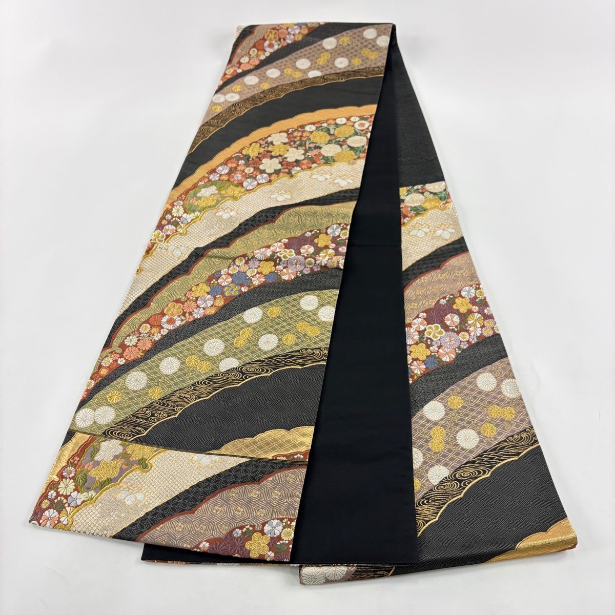 袋帯 秀品 花丸文 雪芝 箔 金糸 墨色 六通 正絹 【中古】 - メルカリ