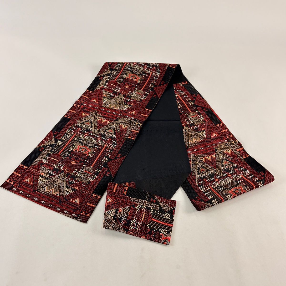 名古屋帯 優品 八寸名古屋帯 松葉仕立て 幾何学模様 金糸 黒 正絹