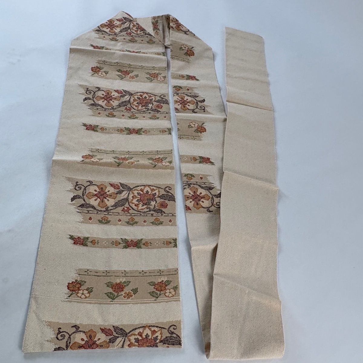 名古屋帯 優品 花唐草 草花 ベージュ 正絹 【中古】 - メルカリ