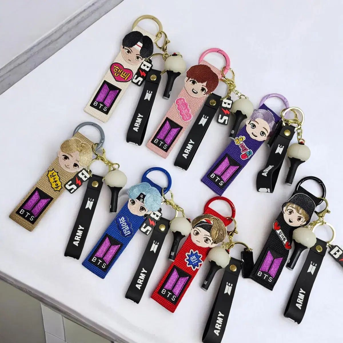 BTSワッペンキーホルダーとペンライトキーホルダー - メルカリ