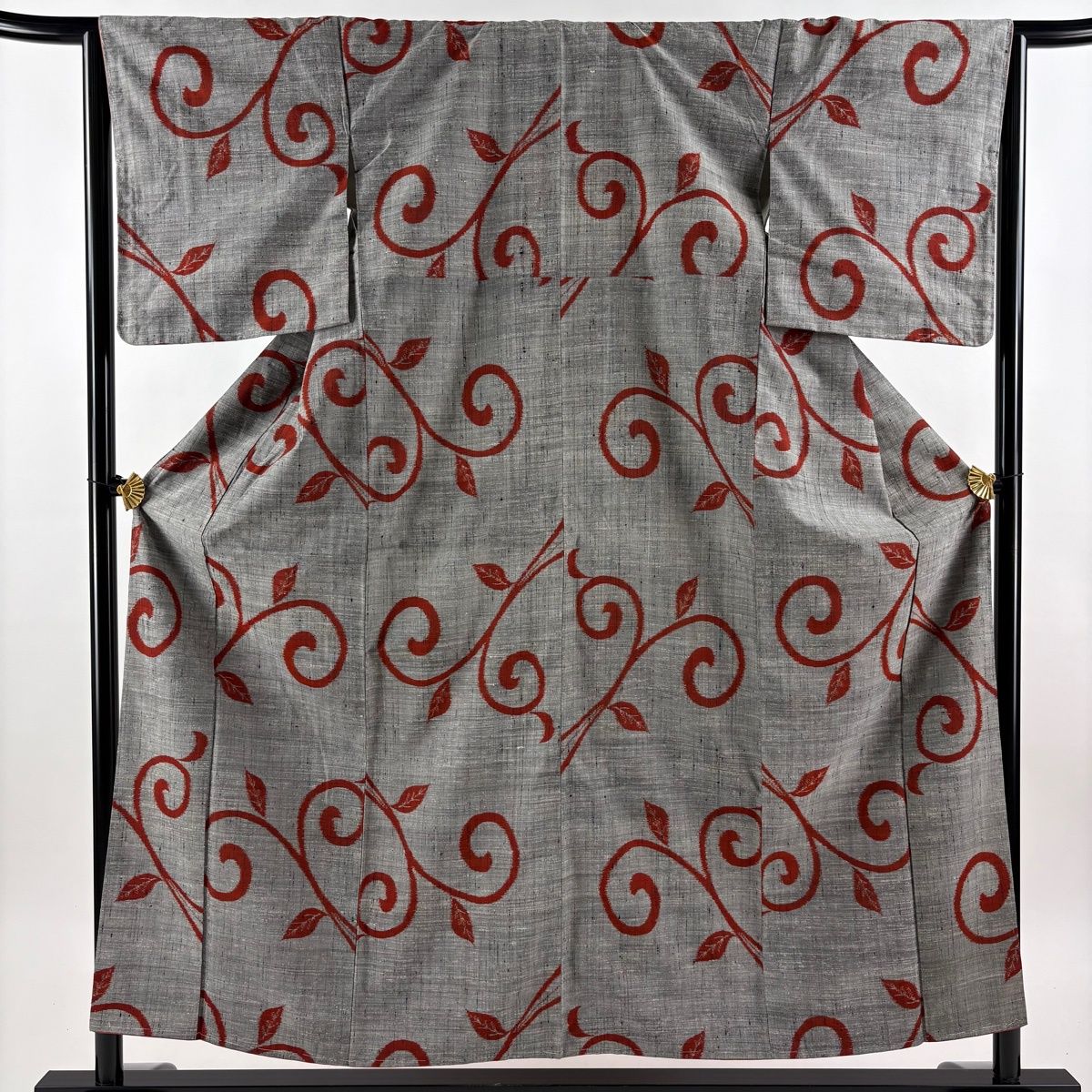 美品】 紬 身丈159cm 裄丈65cm M 袷 唐草 灰色 正絹 優品 【中古