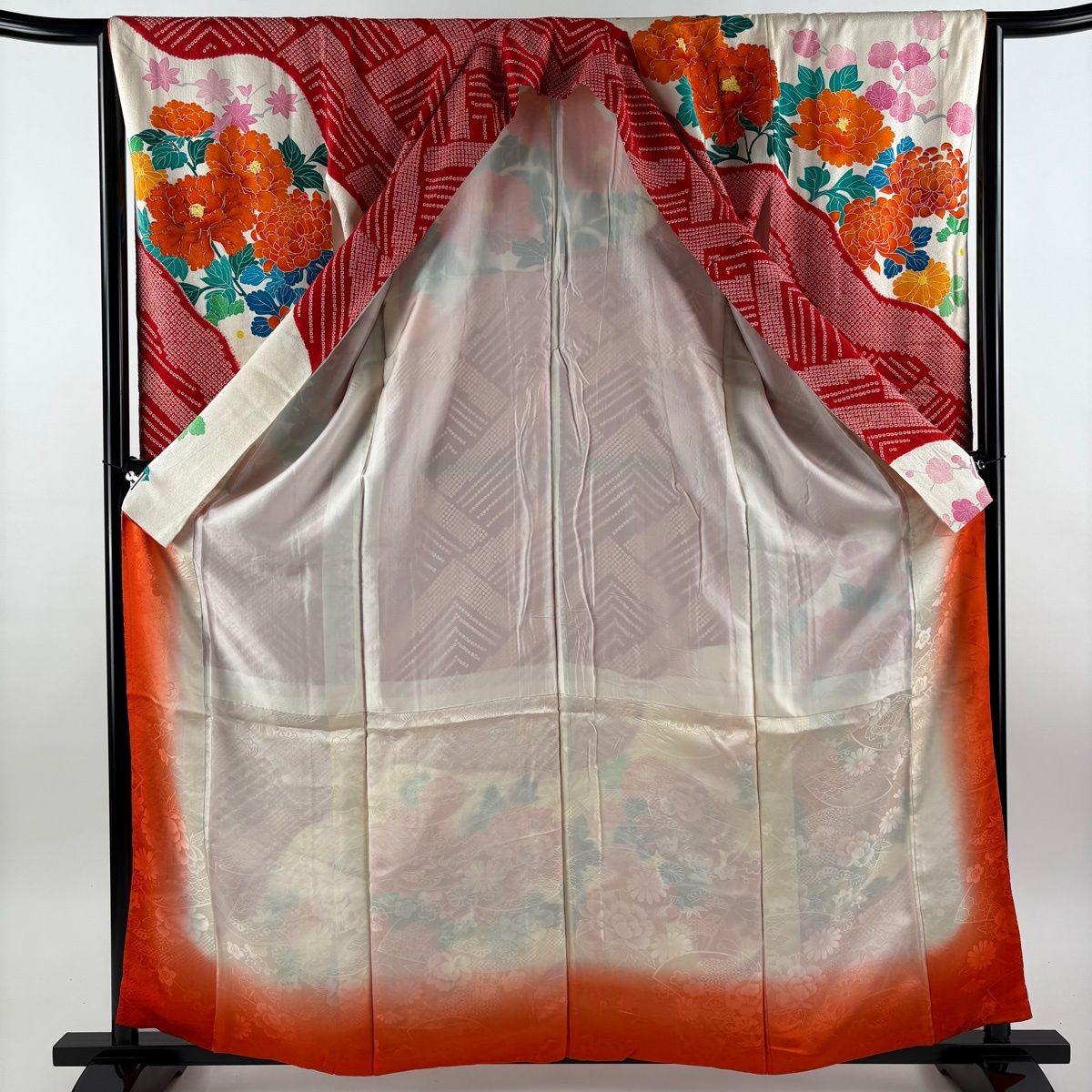 振袖 身丈160.5cm 裄丈66cm M 袷 牡丹 波 金糸 絞り 赤 正絹 優品