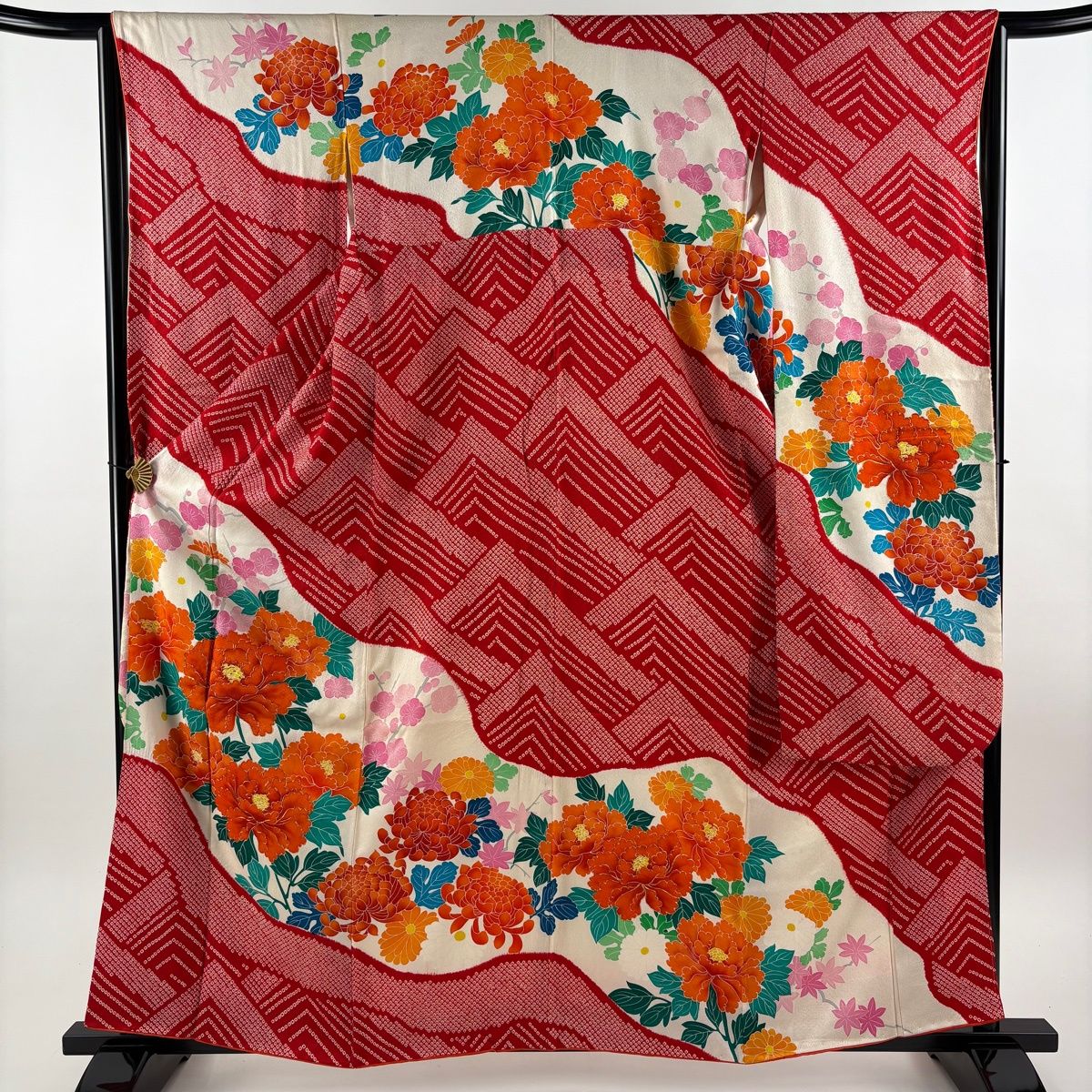 振袖 身丈160.5cm 裄丈66cm M 袷 牡丹 波 金糸 絞り 赤 正絹 優品