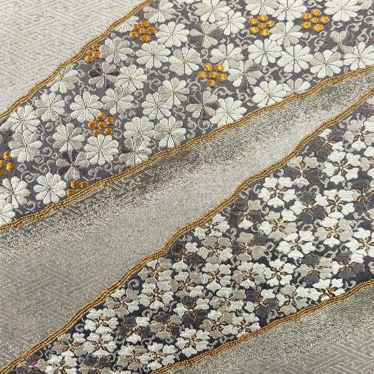 美品】 袋帯 名品 加納幸 落款 菊唐草 幾何学 金銀糸 箔 銀色 六通