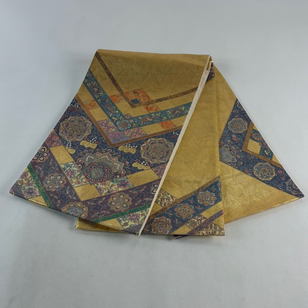 美品】 袋帯 名品 正倉院宝華文 本金箔 螺鈿箔 金色 お太鼓柄 正絹