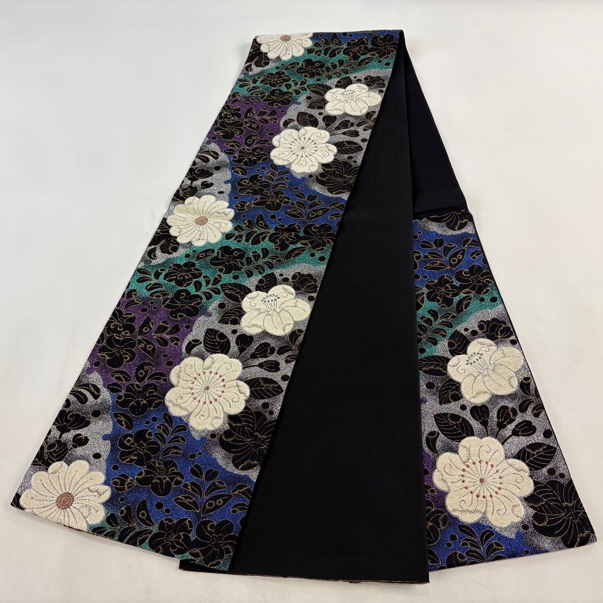 美品】 袋帯 名品 じゅらく 落款 桜 椿 箔 刺繍 黒 六通 正絹 【中古