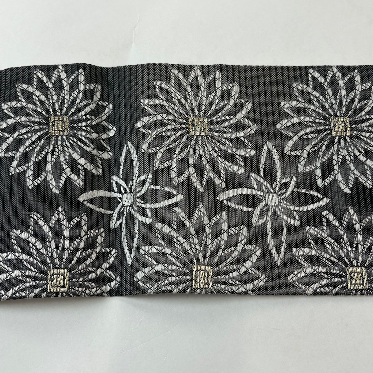 美品】 名古屋帯 名品 夏帯 菊 金糸 灰色 正絹 【中古】 - メルカリ