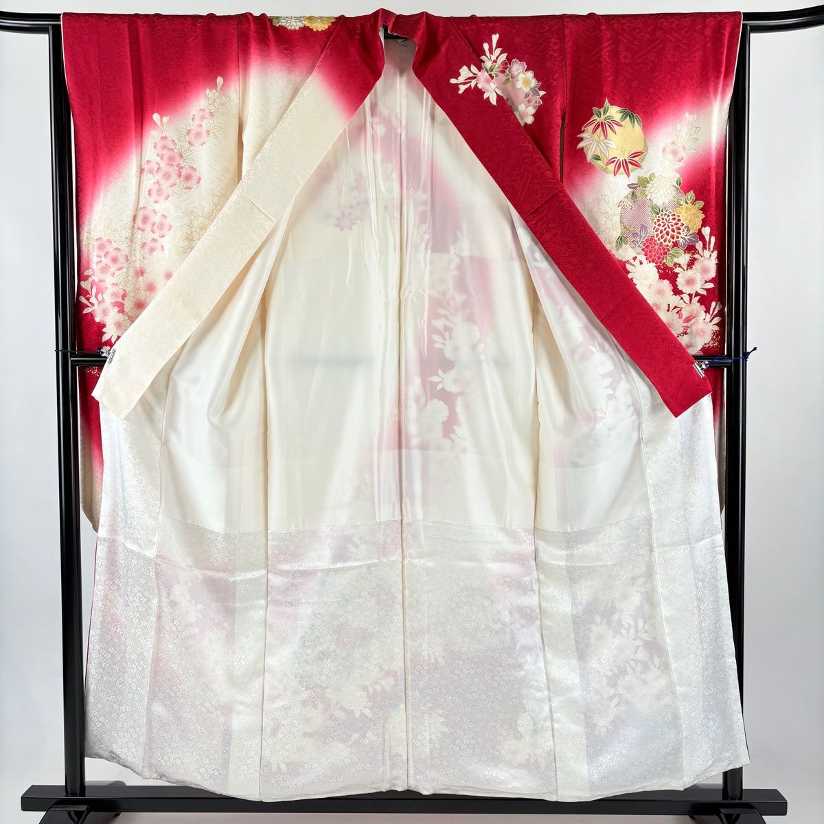 振袖 身丈156.5cm 裄丈65.5cm M 袷 鈴乃屋 牡丹 花丸文 金彩 ぼかし 赤