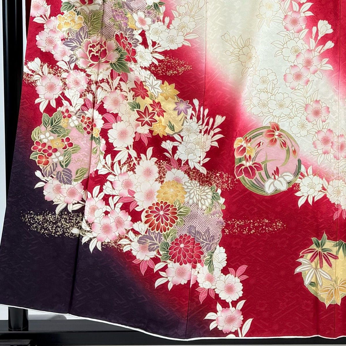 振袖 身丈156.5cm 裄丈65.5cm M 袷 鈴乃屋 牡丹 花丸文 金彩 ぼかし 赤