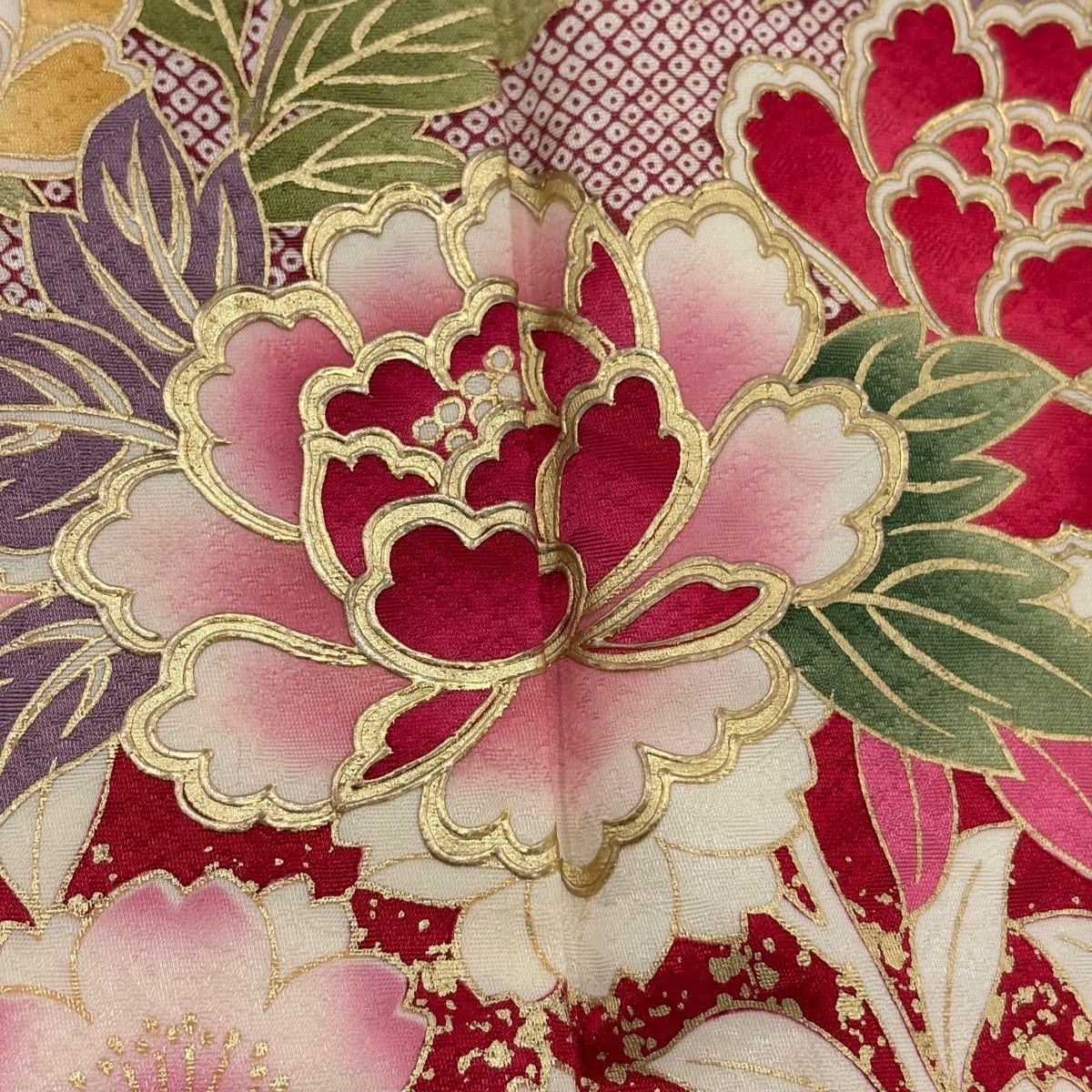 振袖 身丈156.5cm 裄丈65.5cm M 袷 鈴乃屋 牡丹 花丸文 金彩 ぼかし 赤
