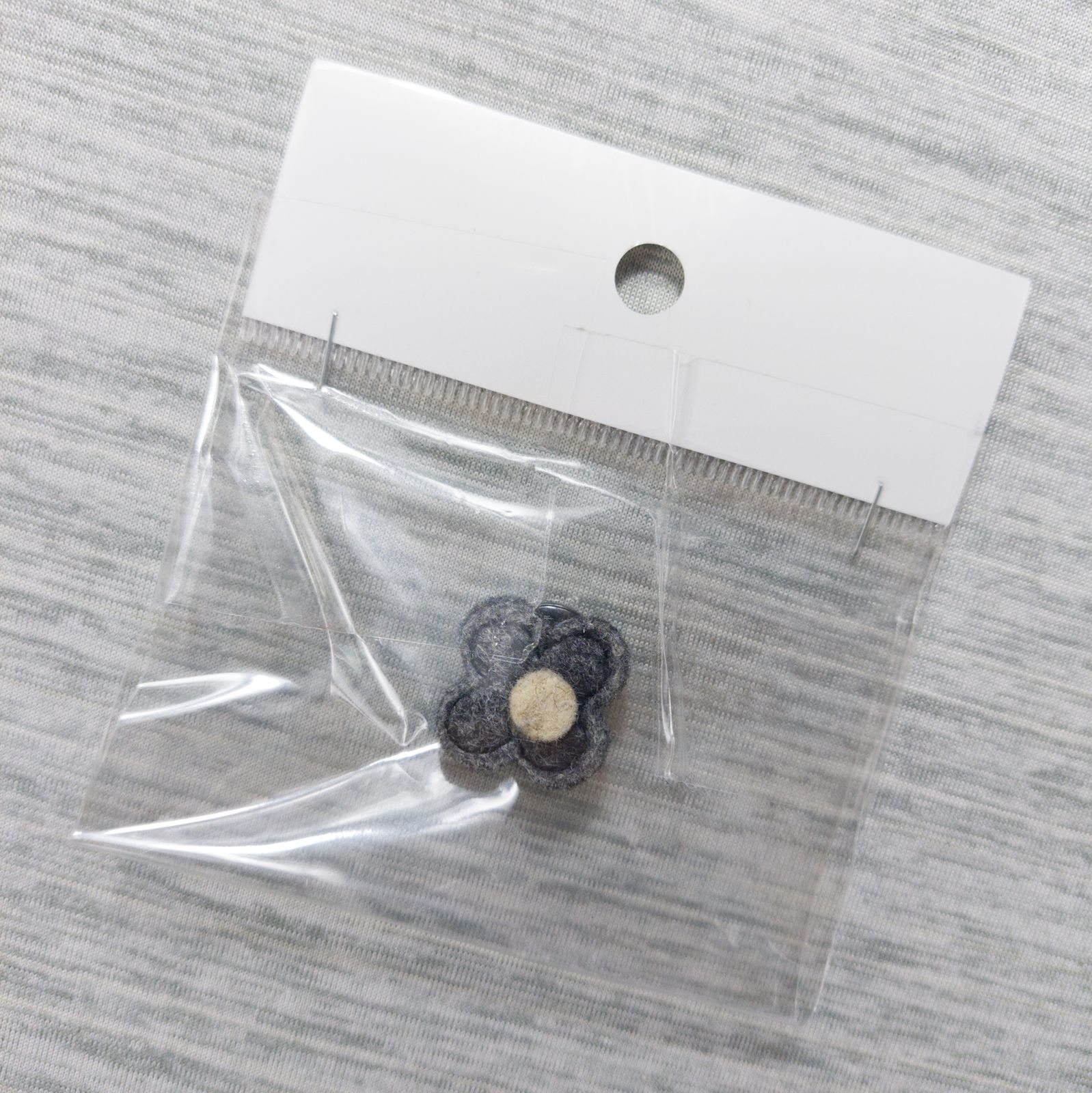 未使用品】LARDINI ラルディーニ ブートニエール チャコールグレー 花