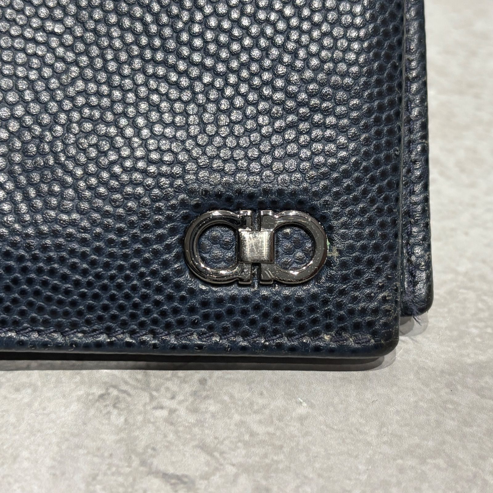 Salvatore Ferragamo サルヴァトーレフェラガモ ガンチーニ 長財布 二 