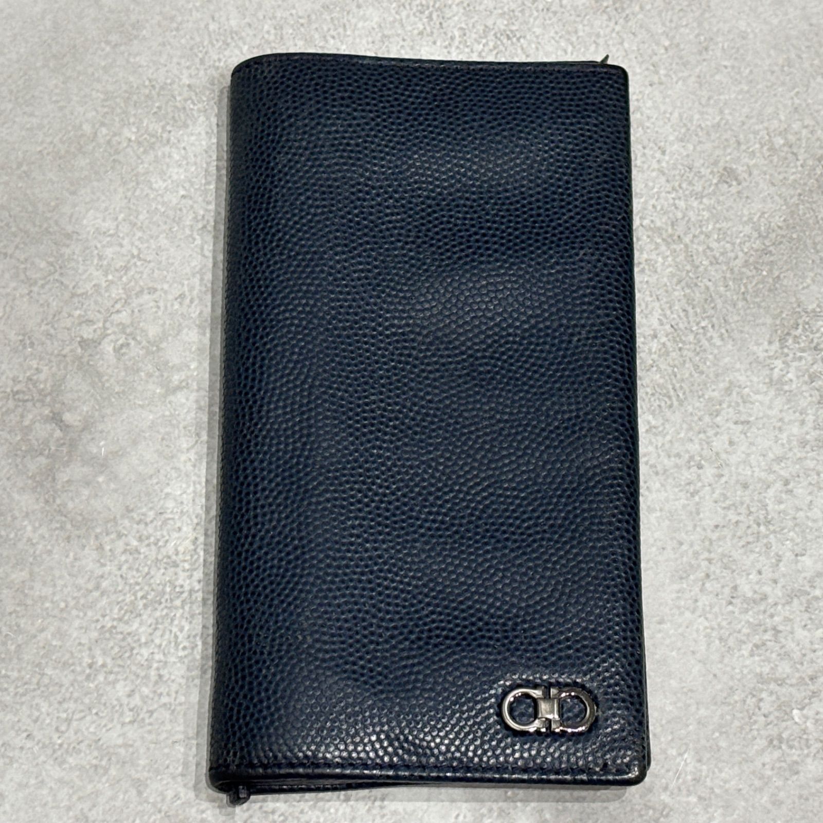 Salvatore Ferragamo サルヴァトーレフェラガモ ガンチーニ 長財布 二