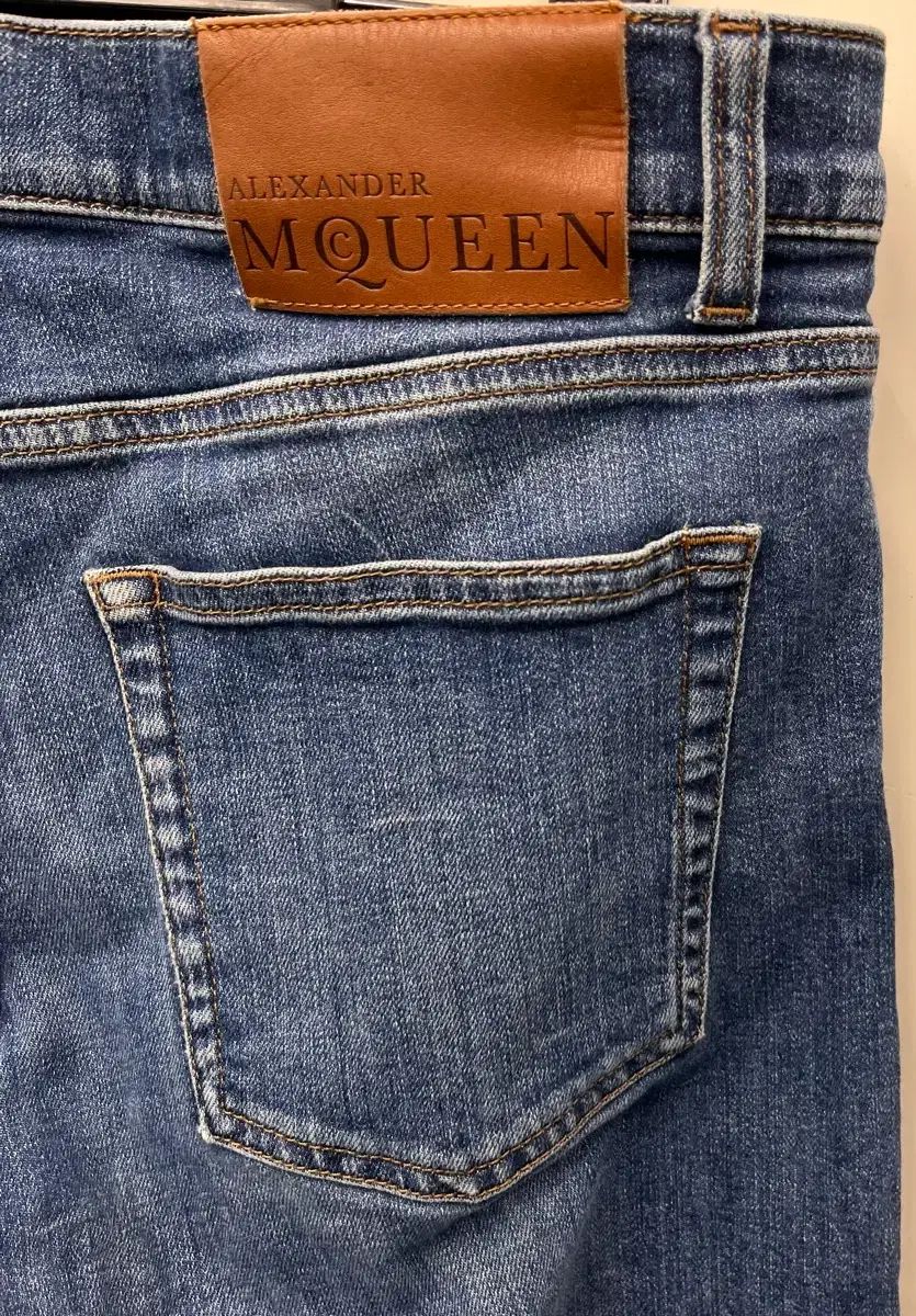 アレキサンダー・マックイーン デニム パンツ 48 - メルカリ