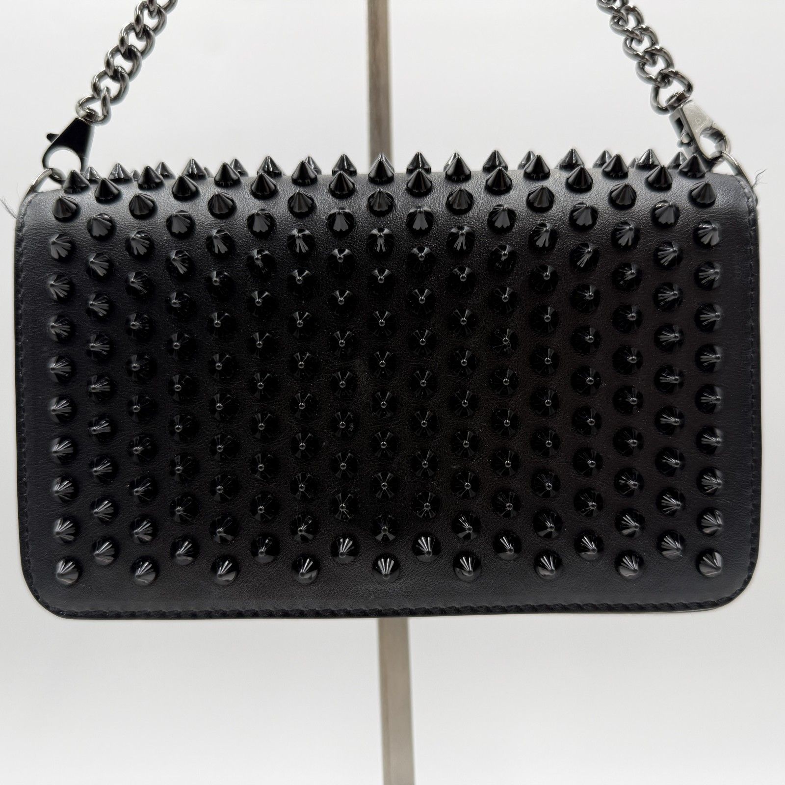 CHRISTIAN LOUBOUTIN（クリスチャンルブタン）WOC チェーンショルダー