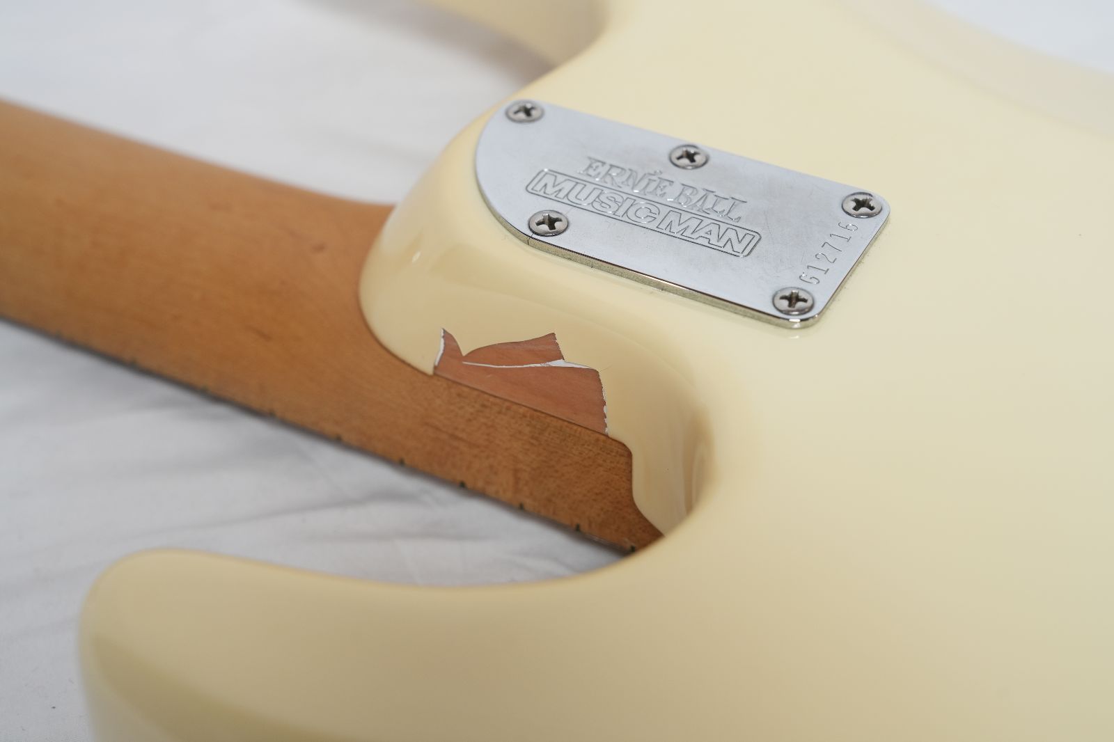 ☆MUSICMAN USA☆Silhouette WHITE HSH Hardtail 2000製 ハードケース