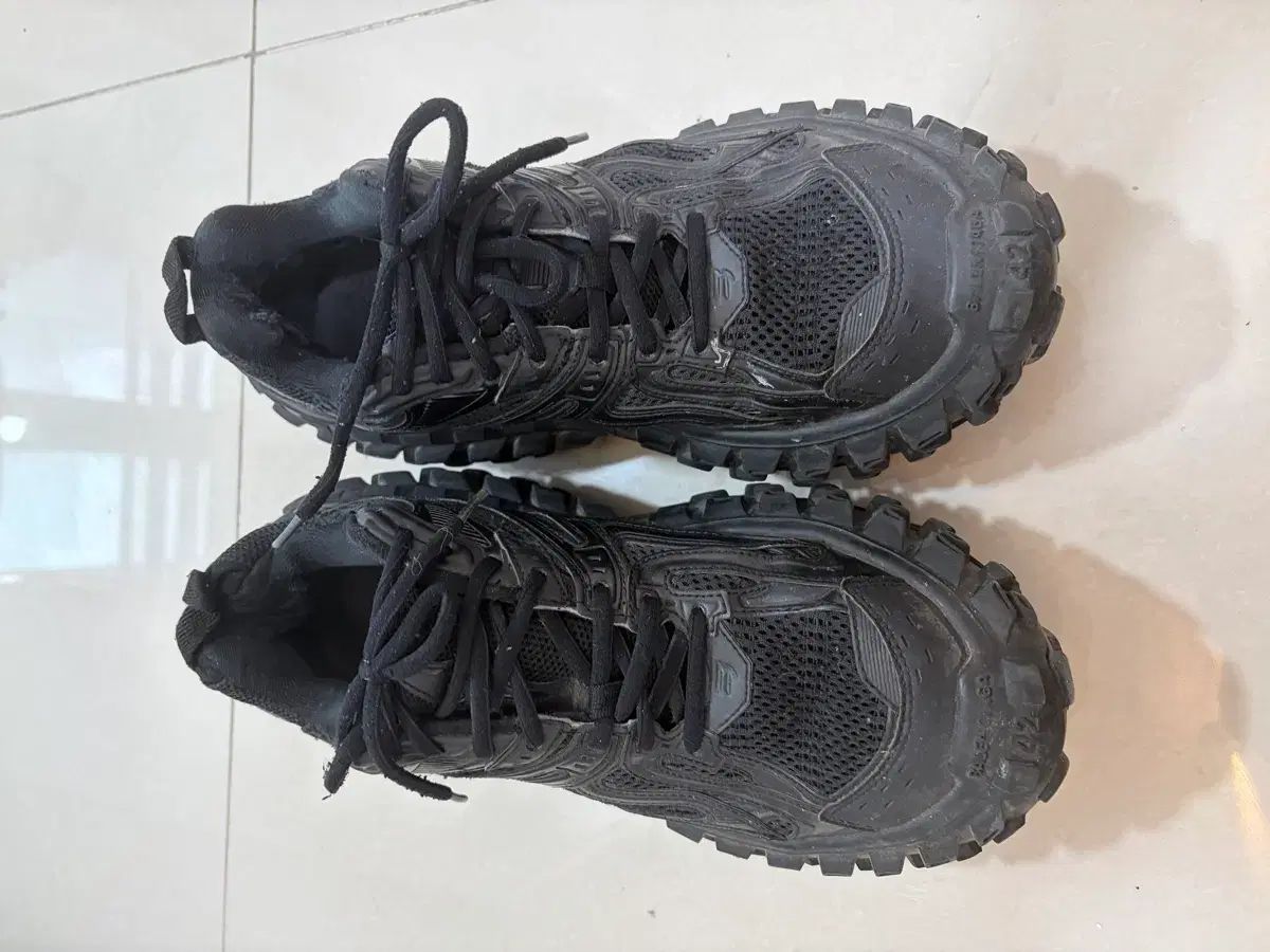 バレンシアガ バウンサー ディフェンダー スニーカー 27.5cm ブラック BALENCIAGA 0 バレンシアガ ディフェンダー - メルカリ DEFENDER 2026