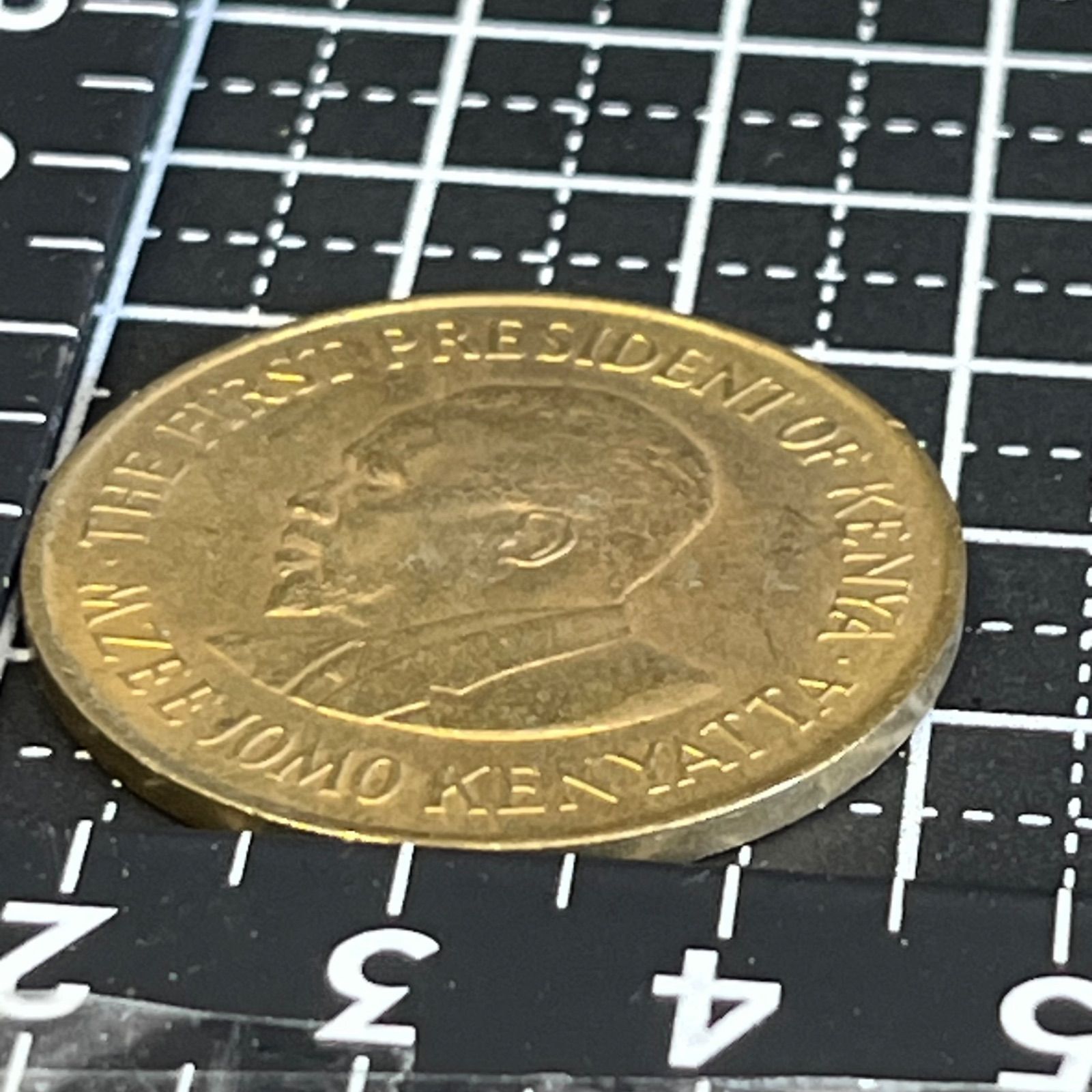 外国コイン】1976年 ケニア共和国 10セント硬貨／国章デザイン×独立後