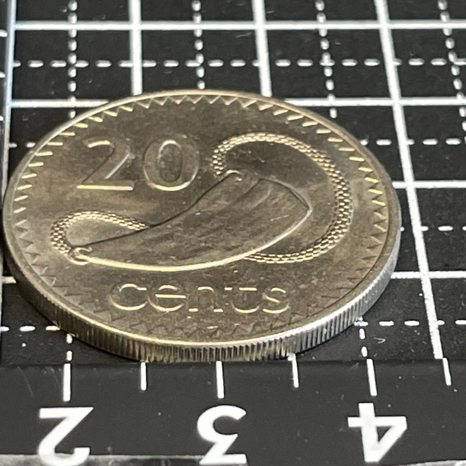 外国コイン】フィジー 20セント／伝統財タブア（鯨歯）デザイン・南