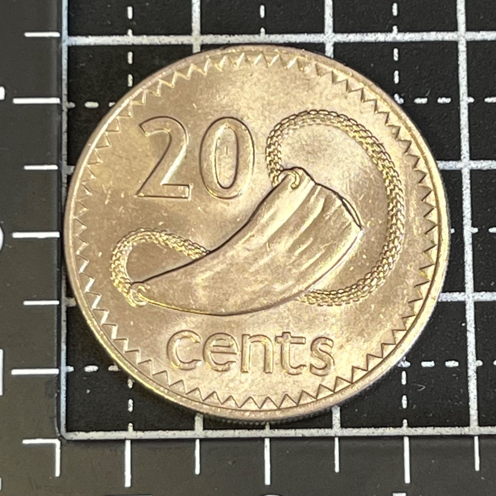 外国コイン】フィジー 20セント／伝統財タブア（鯨歯）デザイン・南