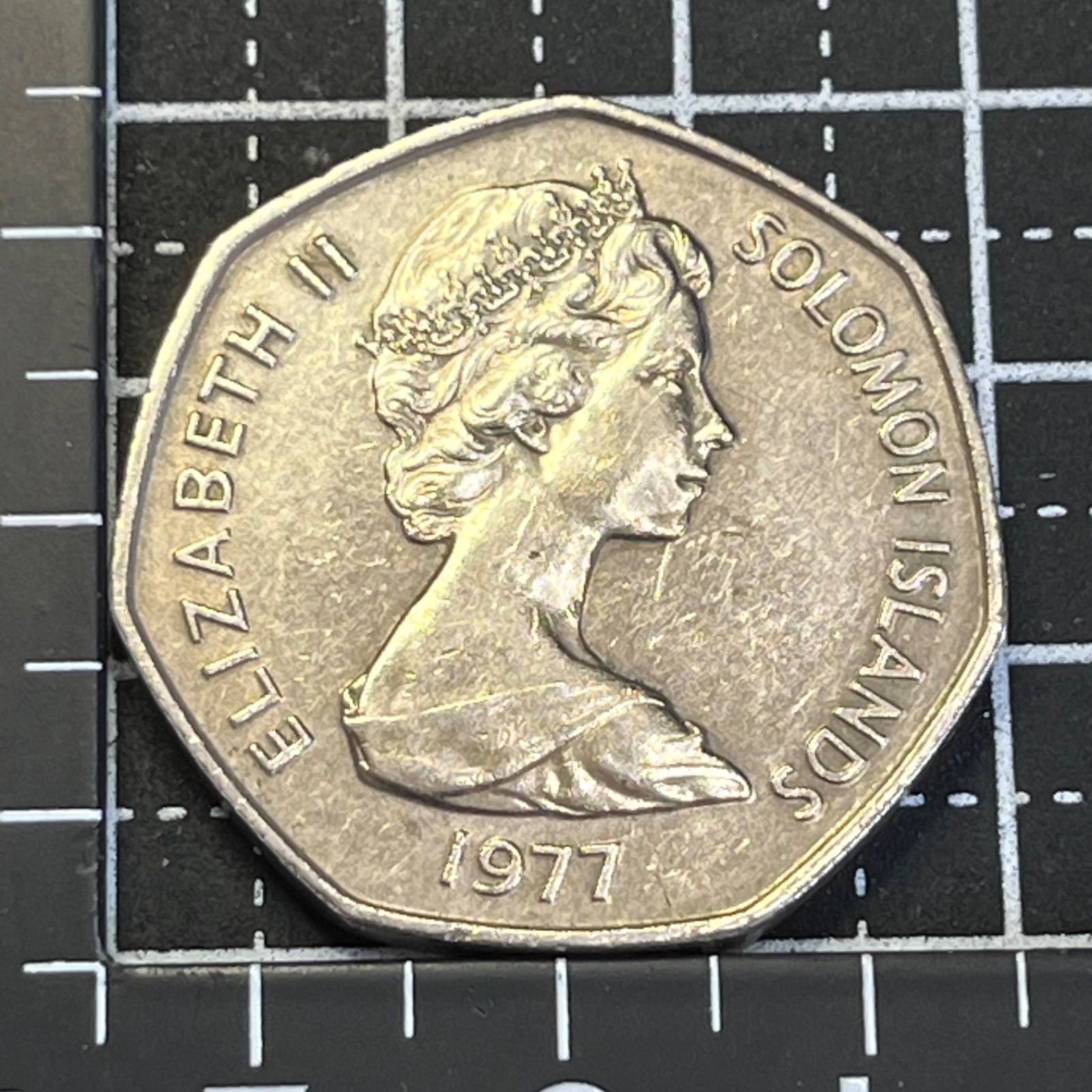 7角形】ソロモン諸島 1ドル／ヌスヌス 海の精霊 白銅 エリザベス2世 47