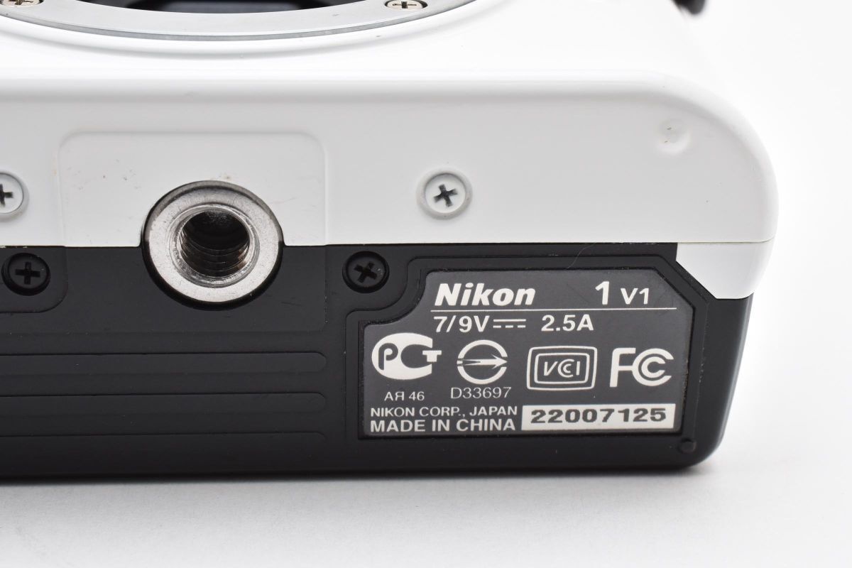ショット数3967回 美品 Nikon 1 V1 ボディ ホワイト 充電器付き