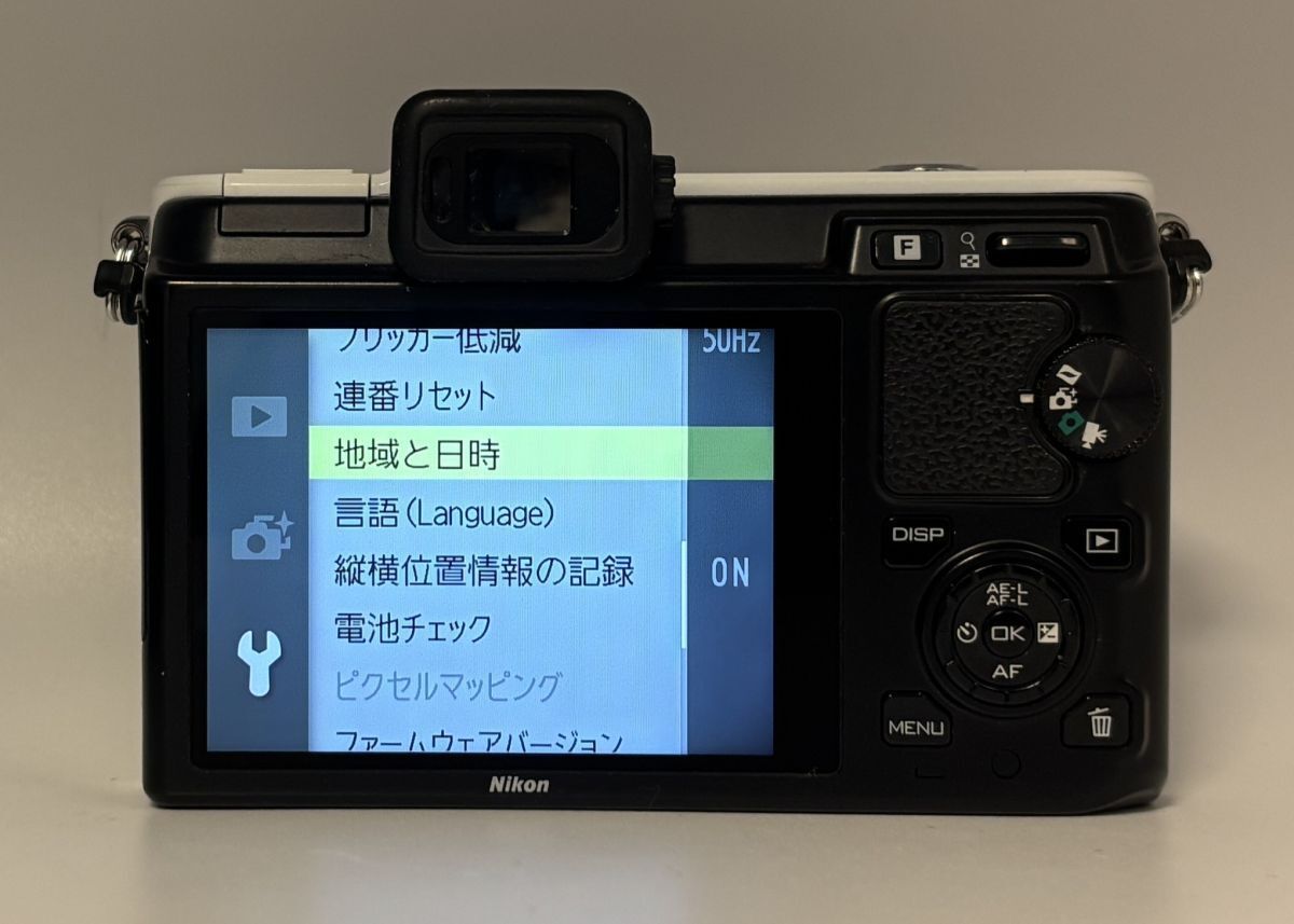ショット数3967回 美品 Nikon 1 V1 ボディ ホワイト 充電器付き