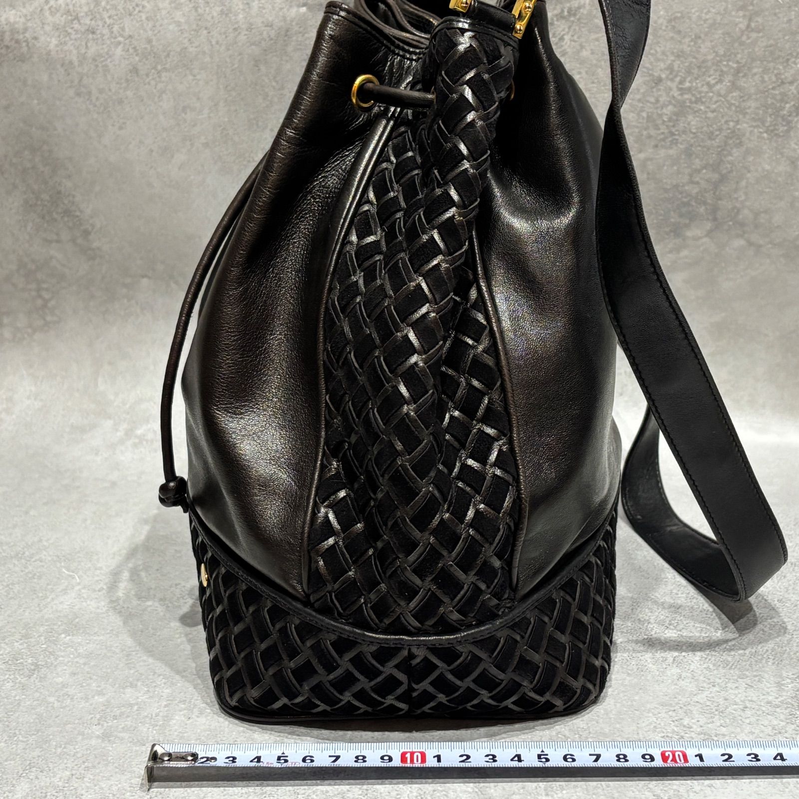BALLY バリー 巾着 ワンショルダーバッグ レザー 編み込み 巾着バッグ BALLY バリー 巾着 ワンショルダーバッグ レザー 編み込み 巾着バッグ