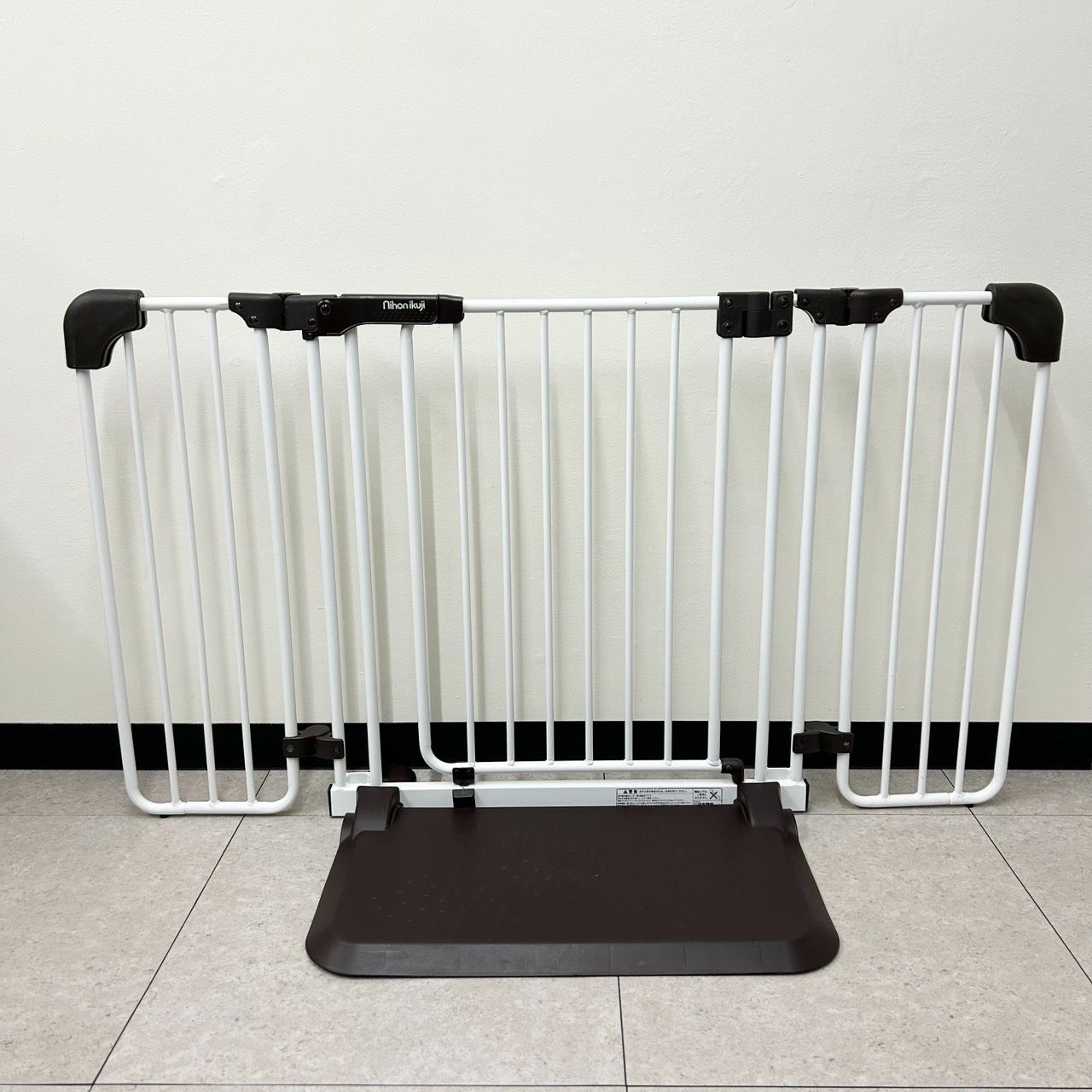 日本育児 おくトビラ ホワイトスチール Sサイズ ベビーゲート - メルカリ