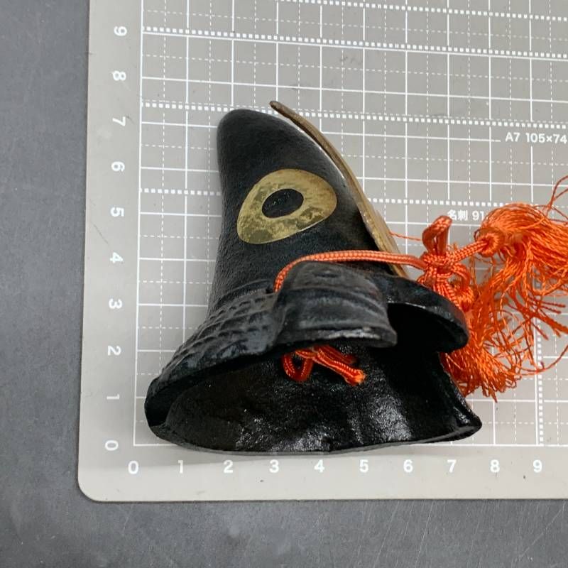 J444 ミニ兜(豆) 加藤清正 鉄兜 兜デザイン 置物 黒と金 豆兜 （鋳鉄製