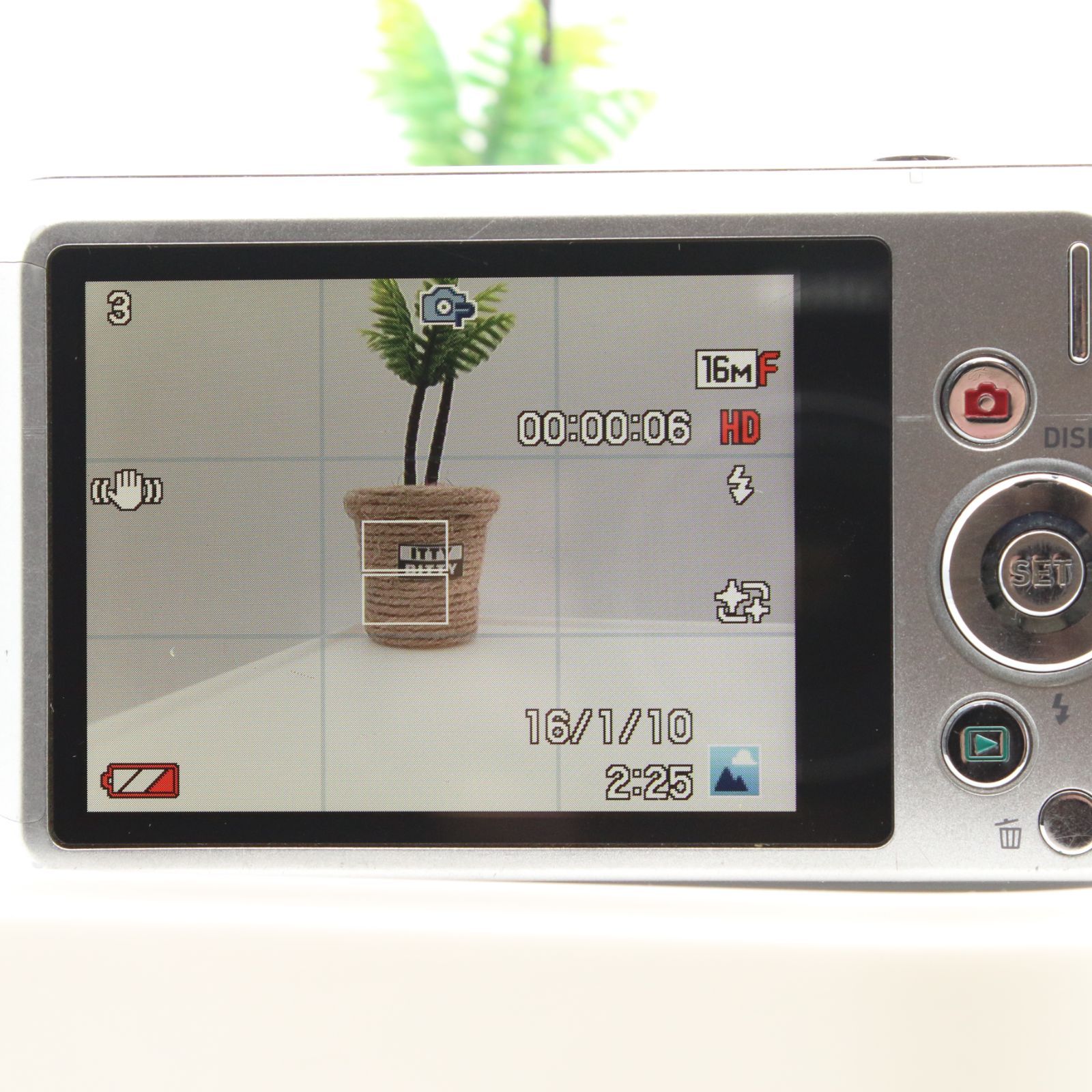 美品】 CASIO EXILIM EX-ZS240 シルバー 手ブレ補正 12倍ズーム