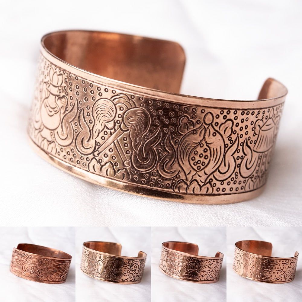 チベット密教 吉祥文様のメタルバングル フリーサイズ / ブレスレット