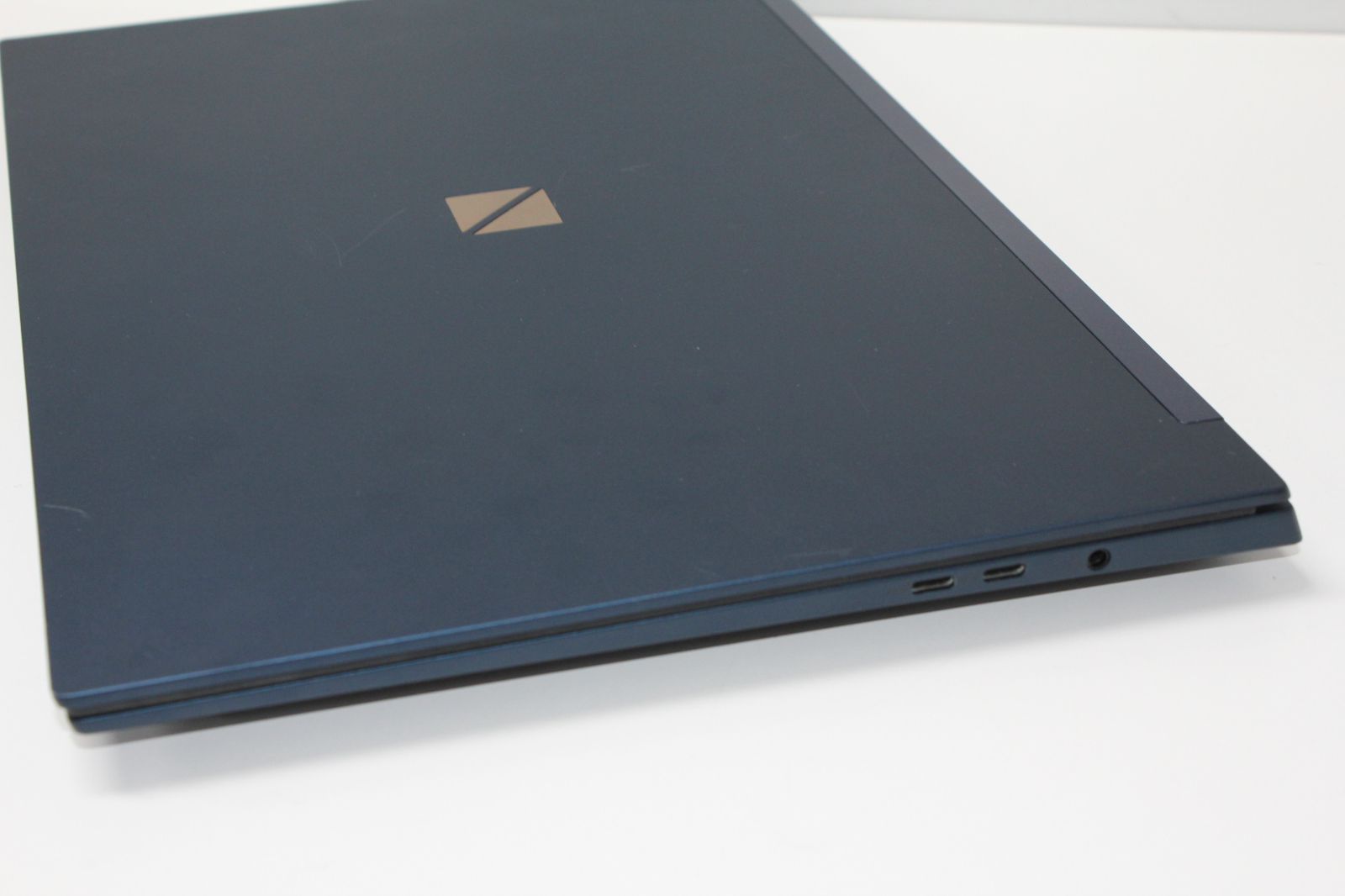中古ノートPC】NEC〈LAVIE VEGA LV750/RAL〉Intel Core i7/SSD512GB