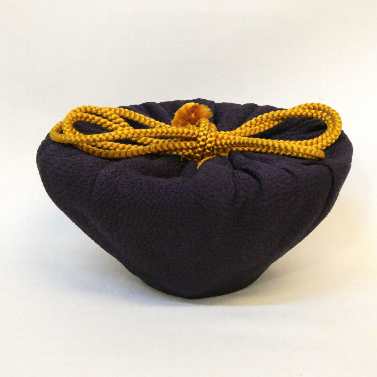 神波東嶽箱書】 韓国 陶元窯 志堂 朴冨元作 釘彫伊羅保 茶碗 銘「緑毛