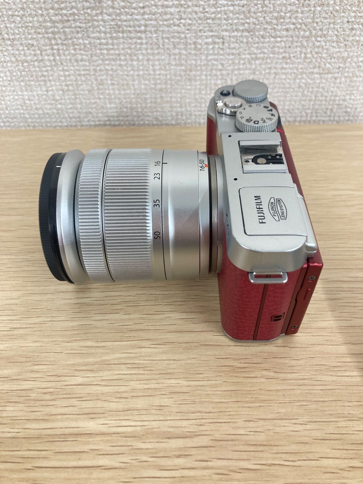 FUJIFILM レッド フジフィルム 充電器付カメラ2 ボディ X-A1 赤 富士