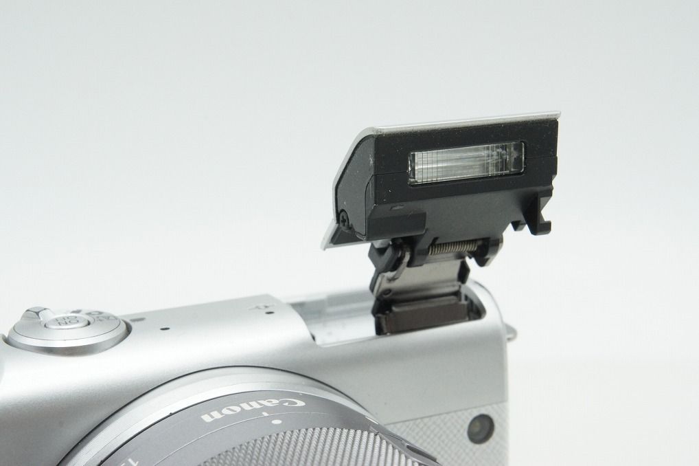 Canon キヤノン EOS M200 レンズキット (EF-M15-45mm F3.5-6.3 IS STM