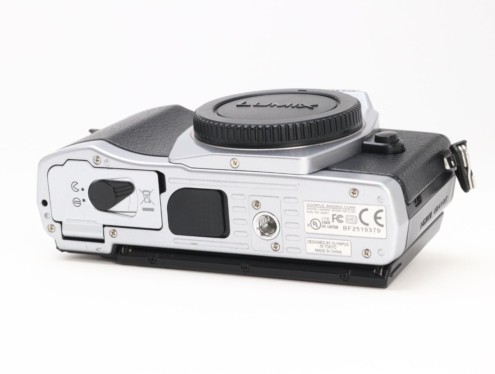 AB- (良品) OLYMPUS オリンパス OM-D E-M5 ボディ シルバー シャッター