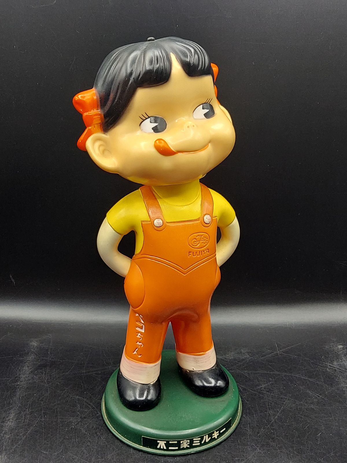 □《M》不二家 ペコちゃん 首振り人形 ソフビ 台座付き ソフトビニール