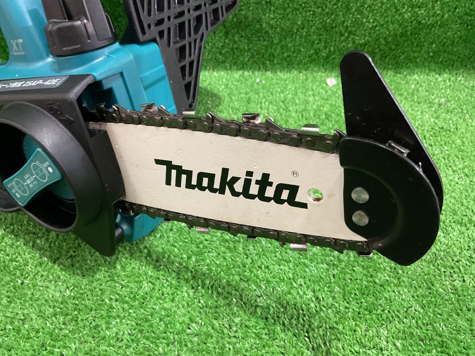 マキタ　チェーンソー　UC122D　中古品② マキタ UC122D 充電式チェーンソー ※現状品 本体のみ カバー割れ有(セ