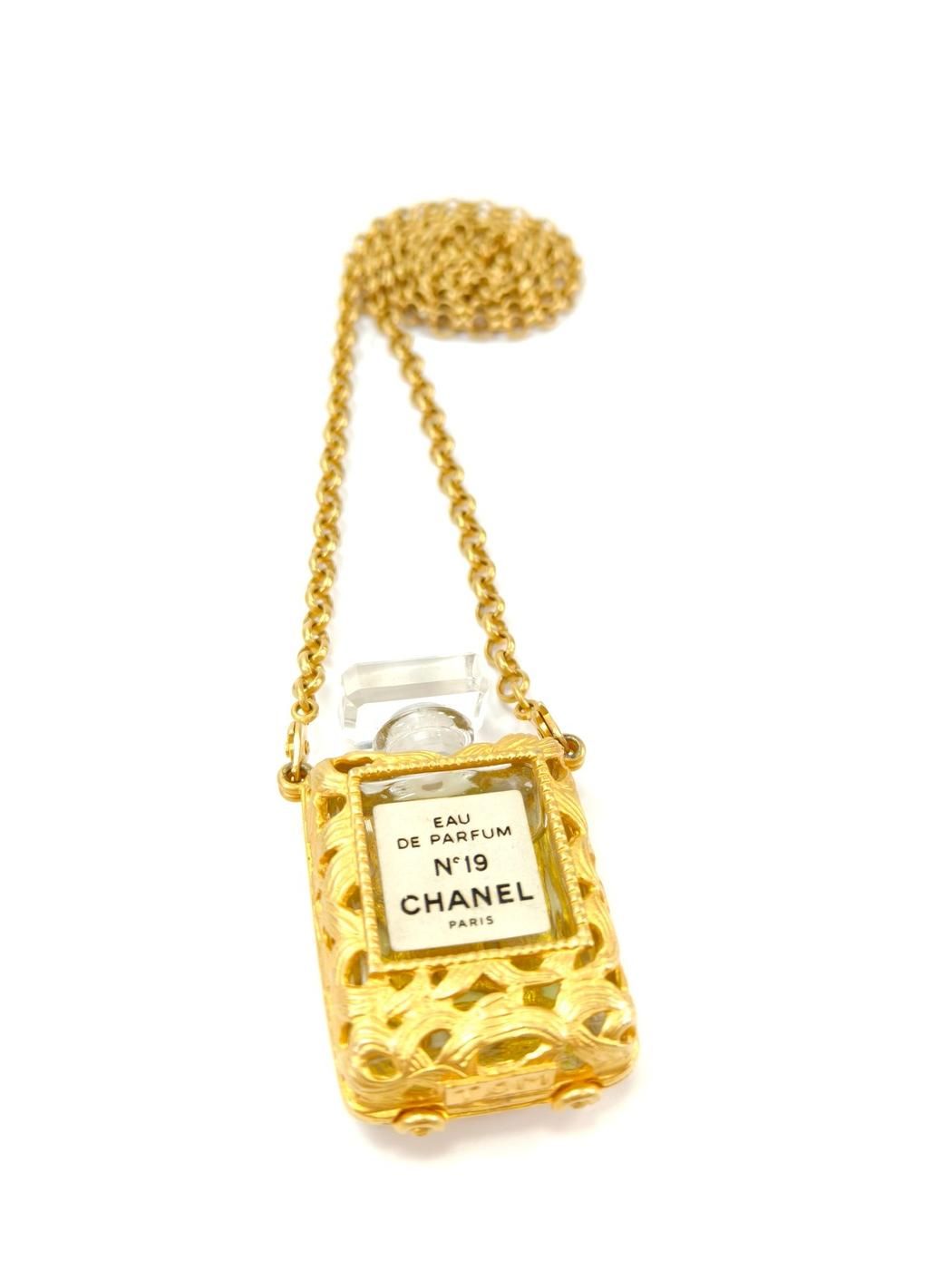 CHANEL シャネル N°19 パフューム ボトル 香水 ネックレス ゴールド