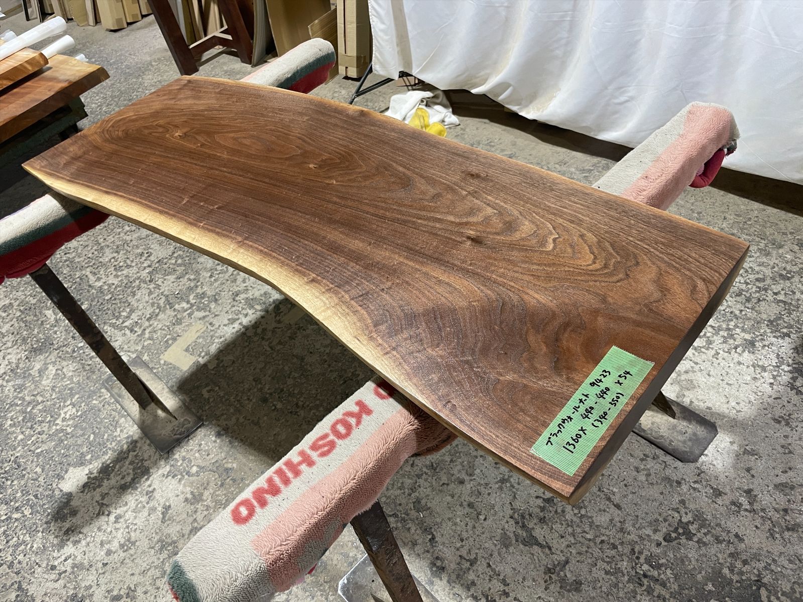 ブラックウォールナット9423 一枚板無垢 乾燥材 1360x440-440x54mm