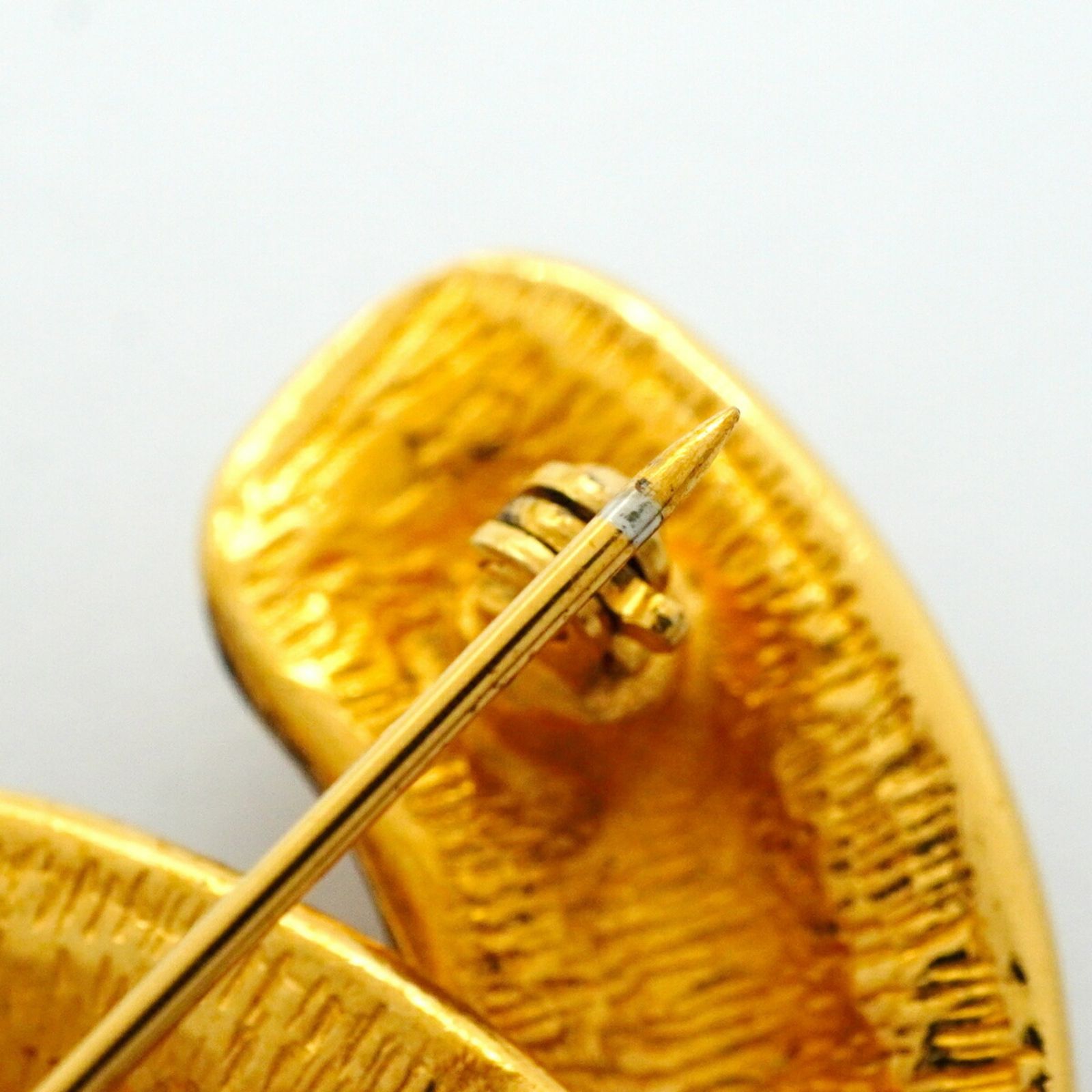 シャネル(Chanel) シャネル ブローチ ココマーク マトラッセ GPメッキ