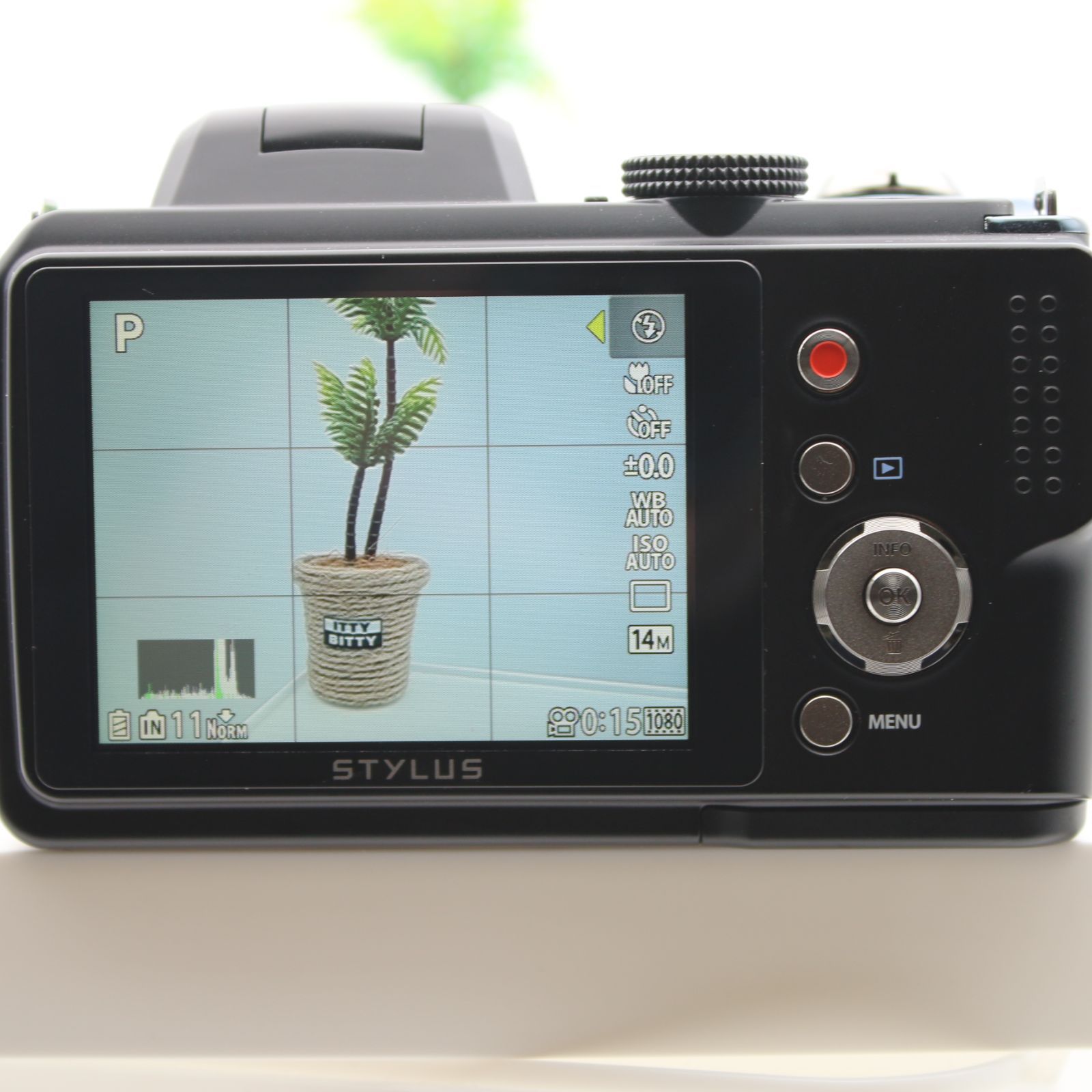 極上品】 OLYMPUS STYLUS SP-820UZ 1400万画素CMOS 光学40倍ズーム